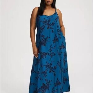 Chic Floral Maxi Dress in Blue NWT
